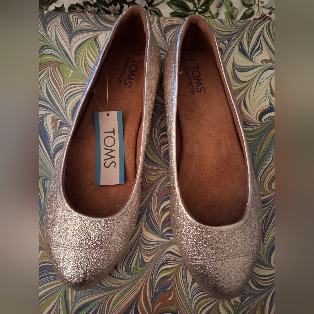 TOMS Women's Shimmering Champagne Gold Ballet Flat NWT Sz 6.5